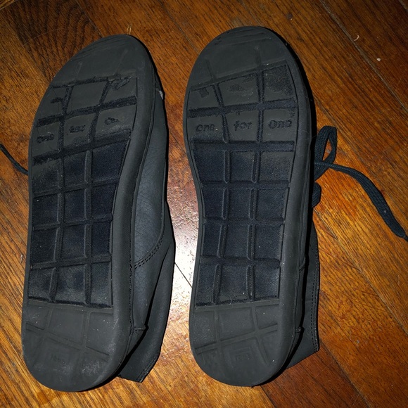 Pink Converse, small tear - Picture 6 of 8